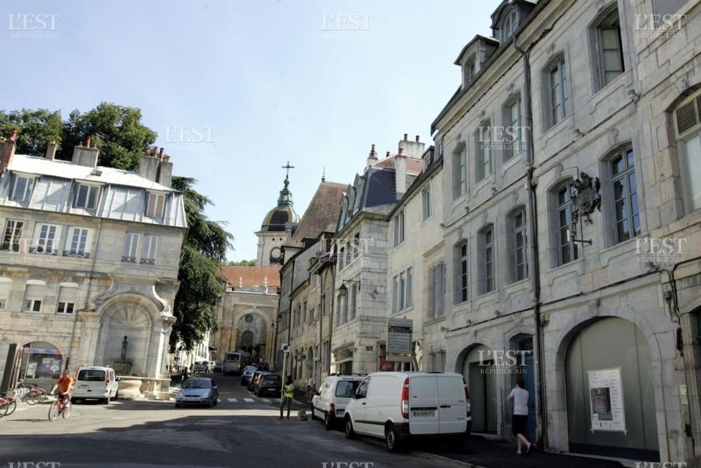 L'Appartement Du Voisin D'Hugo Besançon Kültér fotó