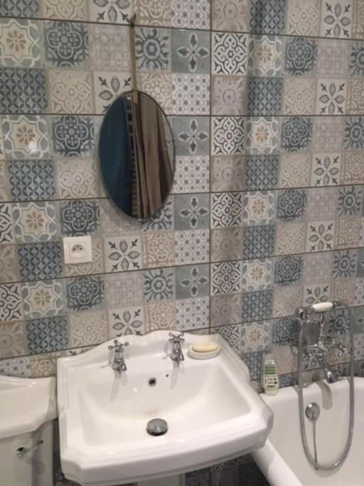 L'Appartement Du Voisin D'Hugo Besançon Kültér fotó
